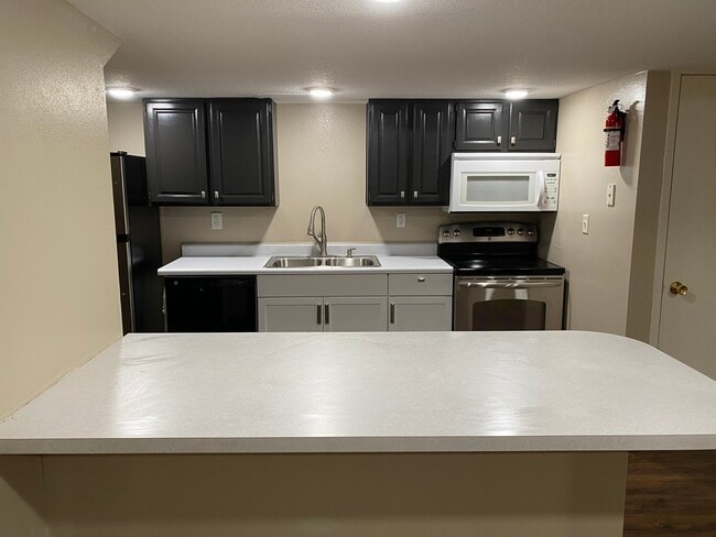 Building Photo - 616 W Boone St Unit 5 Rental