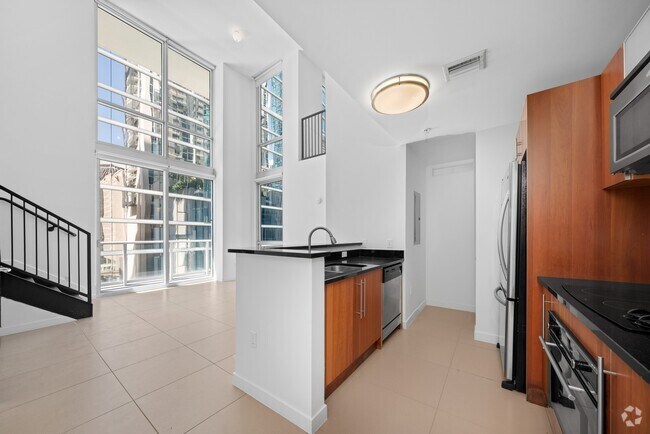 Building Photo - 300 S Biscayne Blvd Unit # L-802 Rental