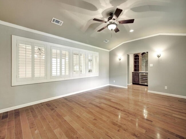 Photo - 2905 Perry Ln