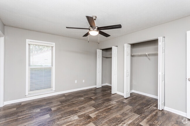 2BR, 2BA - 1400 SF