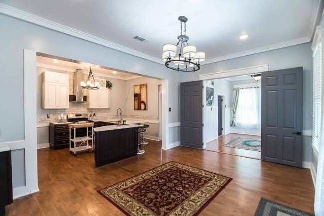 Building Photo - 407 N Moody St