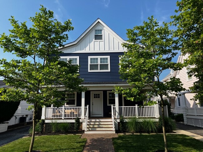 Photo - 205 10th Ave