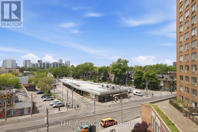 Photo - 2350 Dundas St W Unit 520A