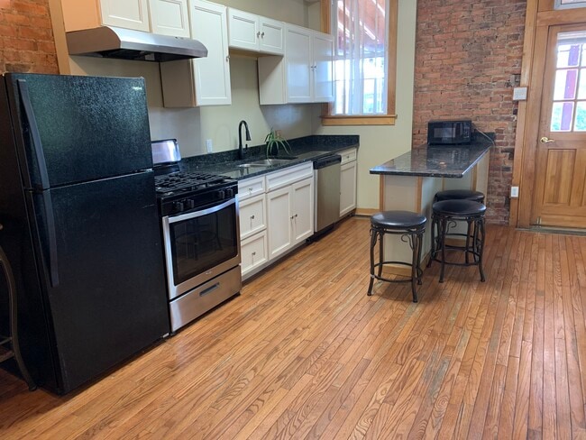 Building Photo - 138 Front St Unit 3 Rental