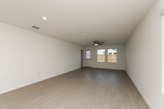 Photo - 1255 Maple St