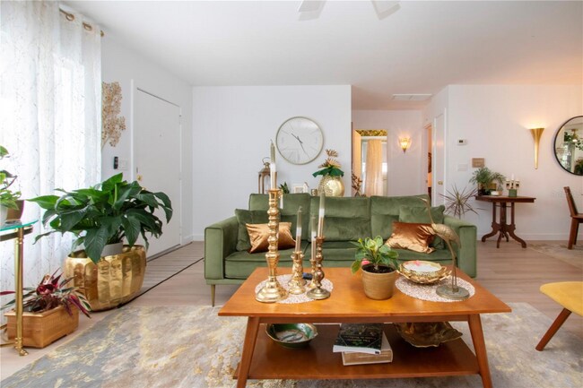 Photo - 3906 Chinaberry Rd