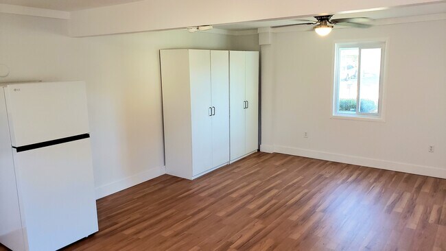 Generous Built-In Closet Storage - 8176 Egret Rd