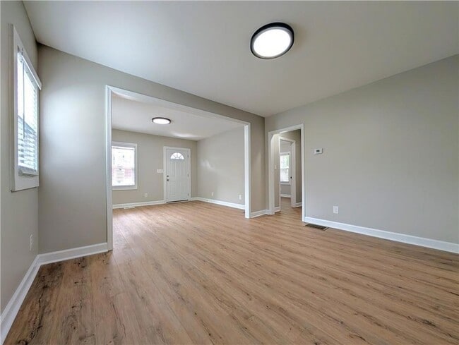 Photo - 1377 Pine Ave