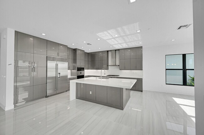 Photo - 9979 Migration Pt