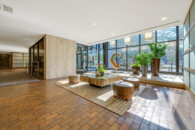 Photo - 5445 N Sheridan Rd