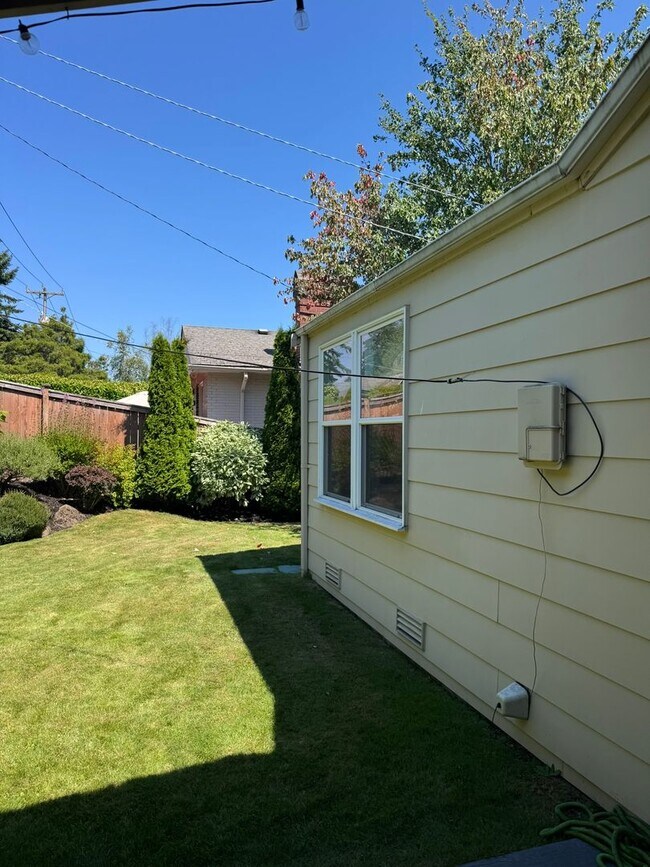 Photo - 3420 W Bertona St