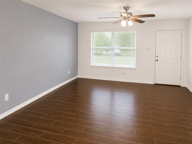 Photo - 203 W Willow St