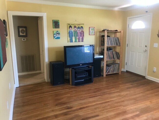 Photo - 306 19th St E