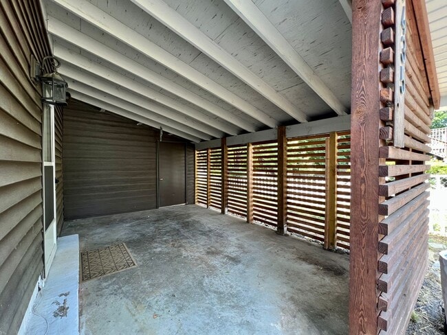 Photo - ADORABLE CONTEMPORARY 2 BEDROOM IN THE HEART OF WEST HILLS!!!