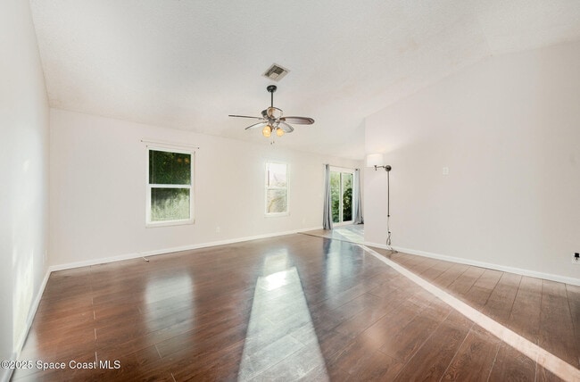 Photo - 511 Biscayne Ln