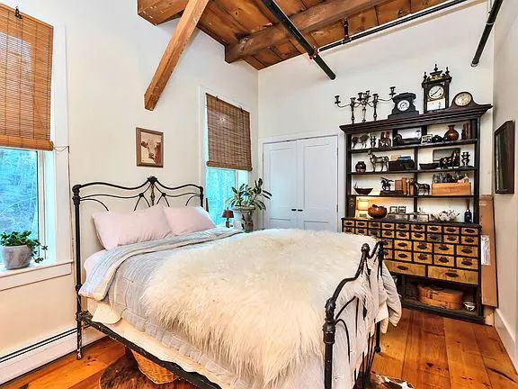 Building Photo - NH Unit 103