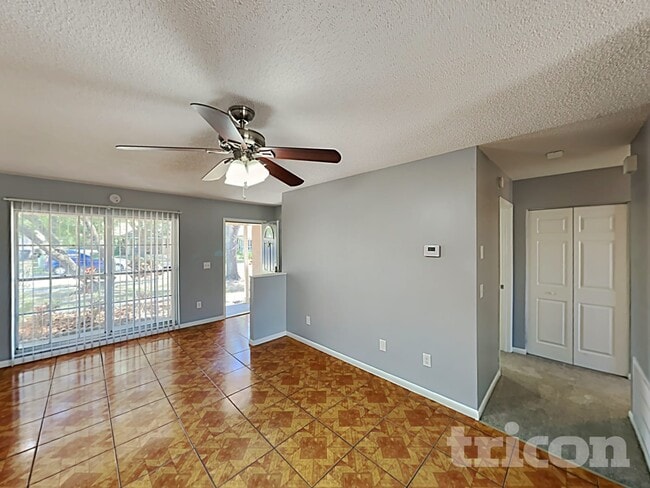 Photo - 8206 Clermont St