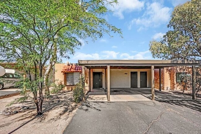 Building Photo - Vaulted Elegance in Old Spanish Trail Rental