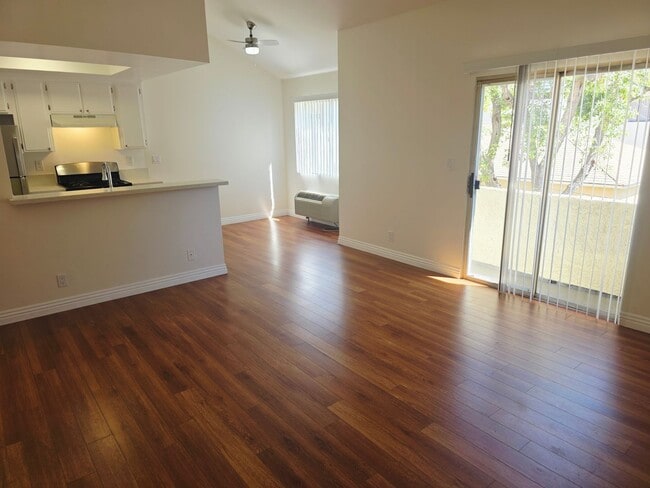 Photo - 437 E Cedar Ave Unidad 203