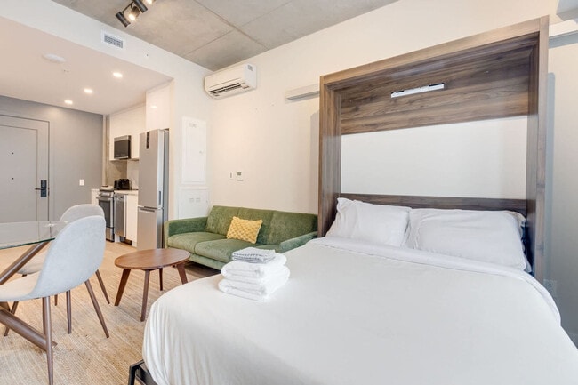 Photo - 742 Rue William Unit FL7-ID1254787P