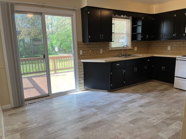 Photo - 695 Afton Ave