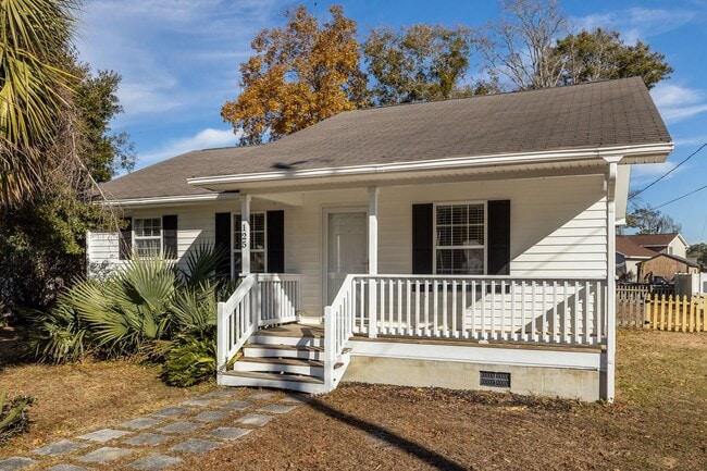 Building Photo - Broad Creek Home Available Now