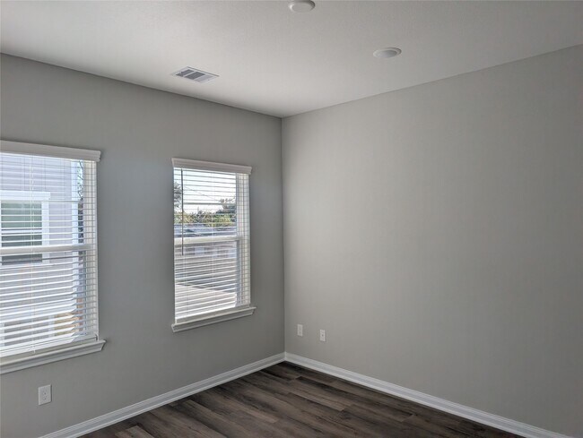 Photo - 9912 A Clark Rd