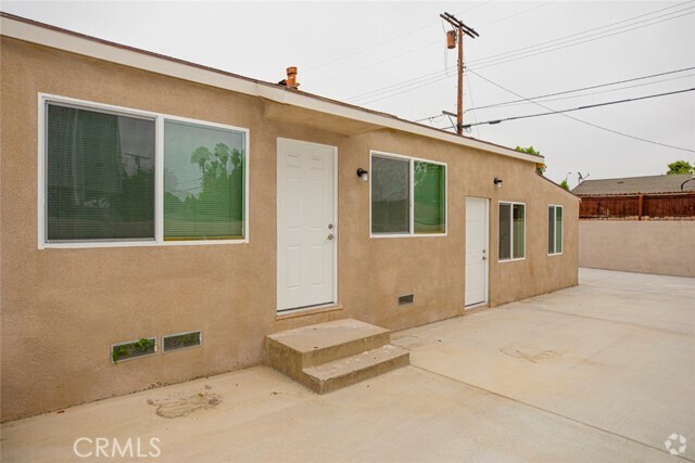 Building Photo - 6250 Vineland Ave Unit 4 Rental