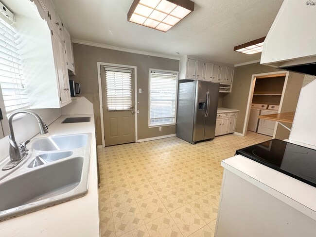 Photo - 3200 Glenwood Ave