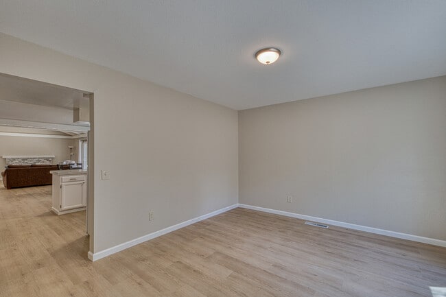 Photo - 1095 Pacific St