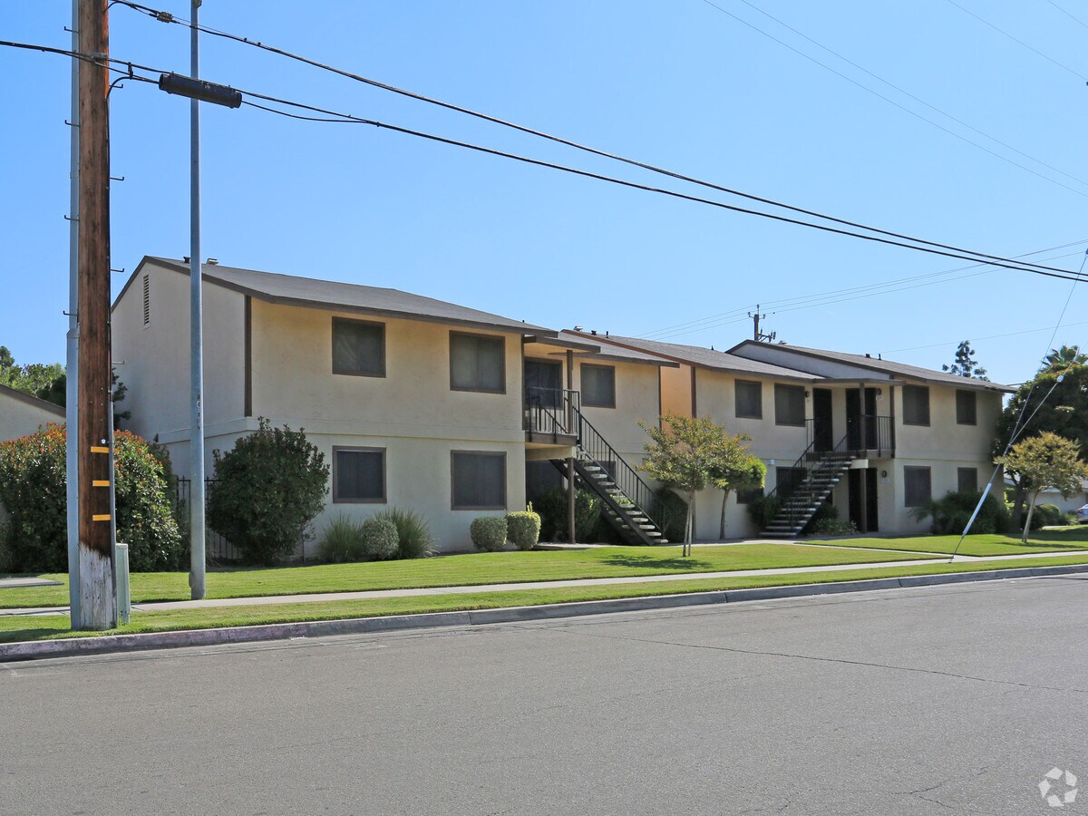 Photo - Sylmar Court Apartments