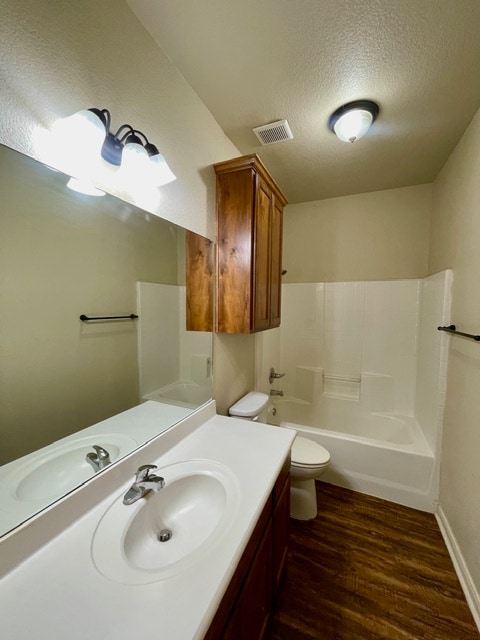 Photo - 2001 Kirby Lee St