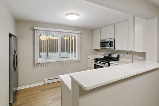 Photo - 705 S Milwaukee Ave