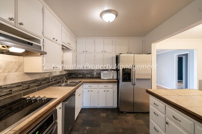 Building Photo - Wonderful 3BD/2BD Home minutes away from Quail Springs Mall & Chisholm Creek.