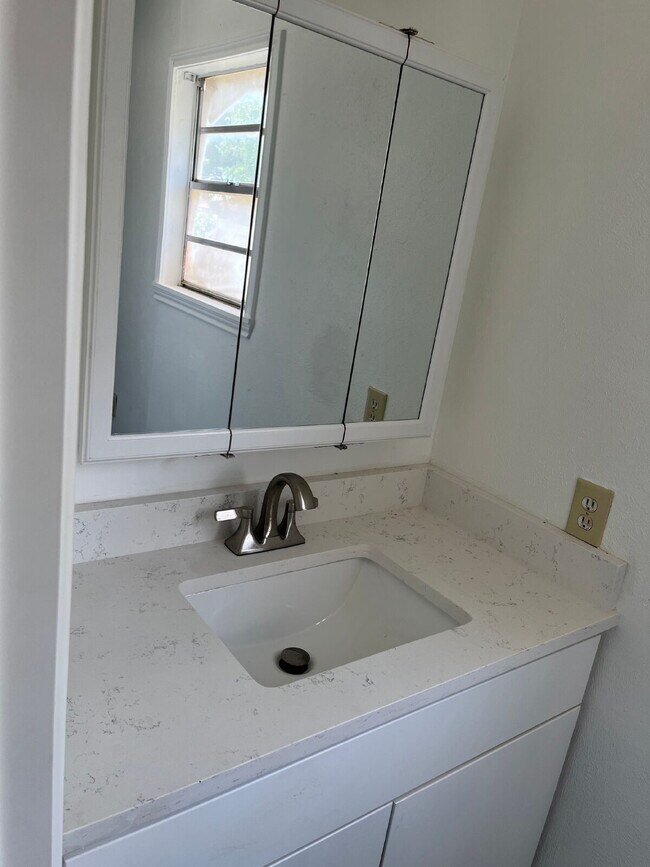 Photo - Huge Backhouse Barn