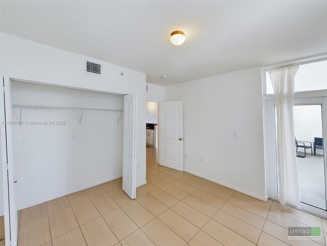 Photo - 425 NE 30th St Unit 402