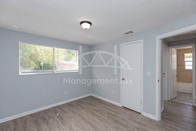 Photo - 4452 Bedivere Rd