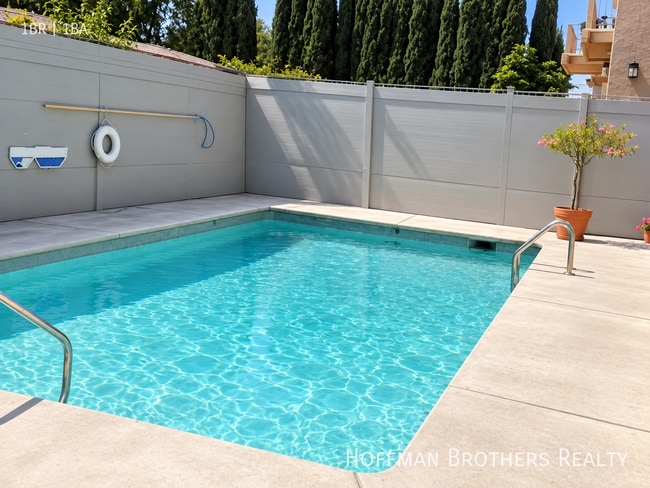 15000 Burbank Blvd Unit 103