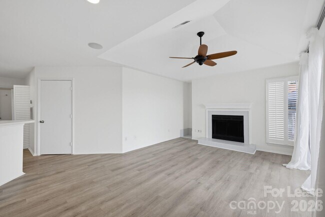 Photo - 18883 Vineyard Point Ln
