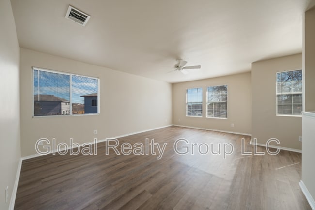 Photo - 144 Crest Bluff