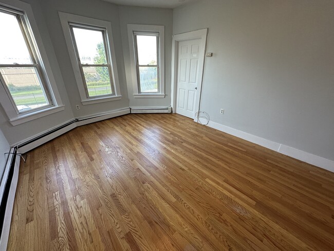 Photo - 857 E 1st St Unit 2