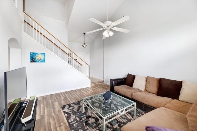 Photo - 505 Woodsorrel Way