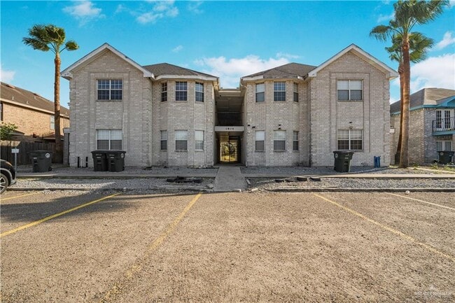 Building Photo - 5 Stauffers St