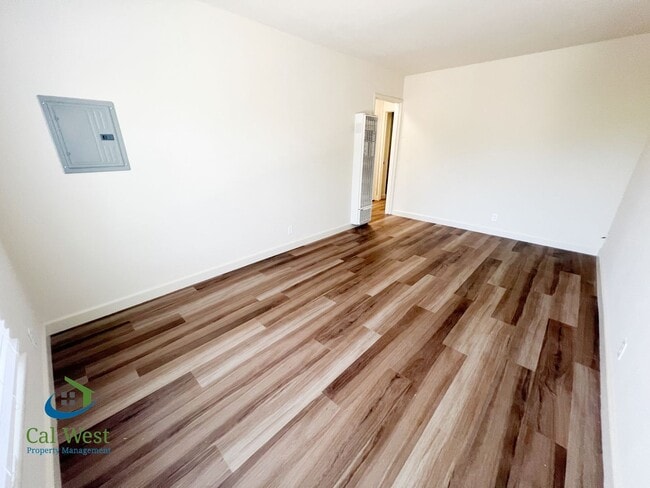 Photo - $2,495 - UPDATED 2 bedrooms/1 bathroom Upstairs Unit near Rose Garden! Unit 99