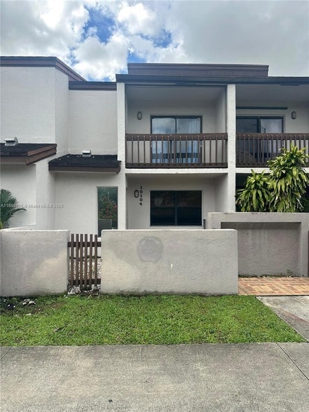 Building Photo - 10104 NW 41st St Rental
