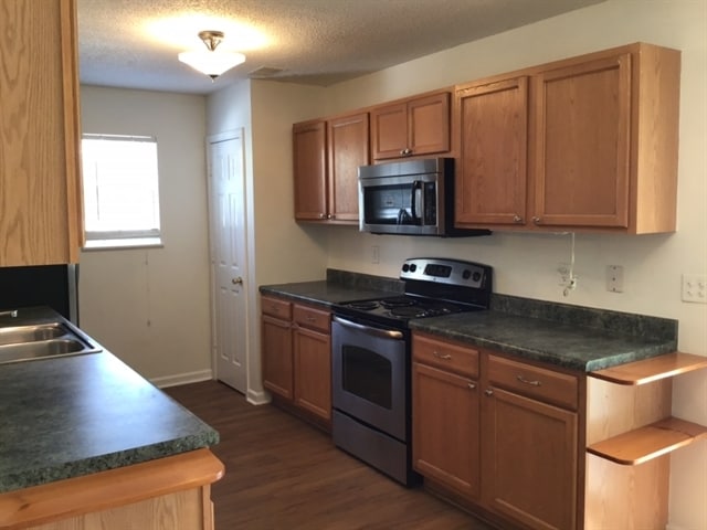 Photo - 323 Aberdeen Cir