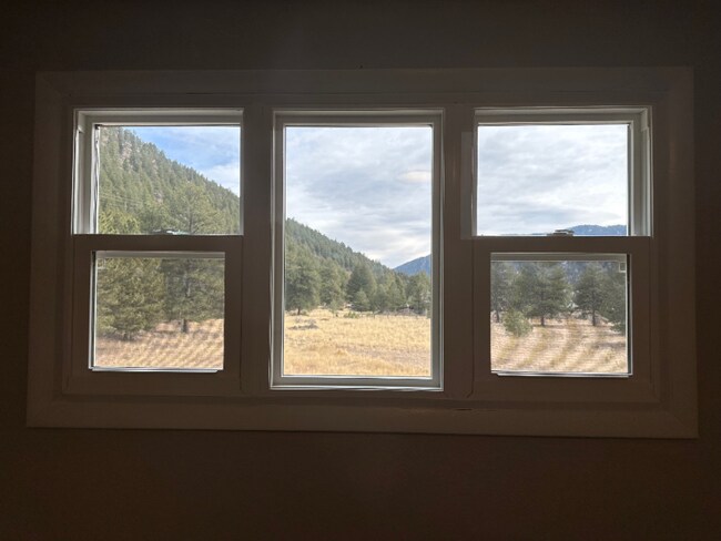 Photo - 103 Empire West Road