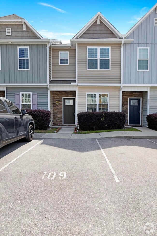 Building Photo - Now Available! Rental