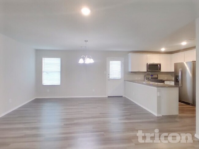 Photo - 102 Elizondo Way