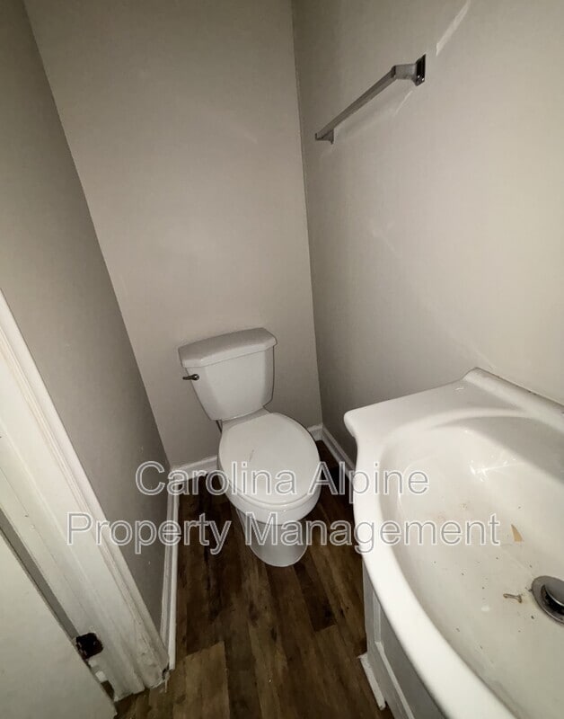 Photo - 2512 Finchley Dr